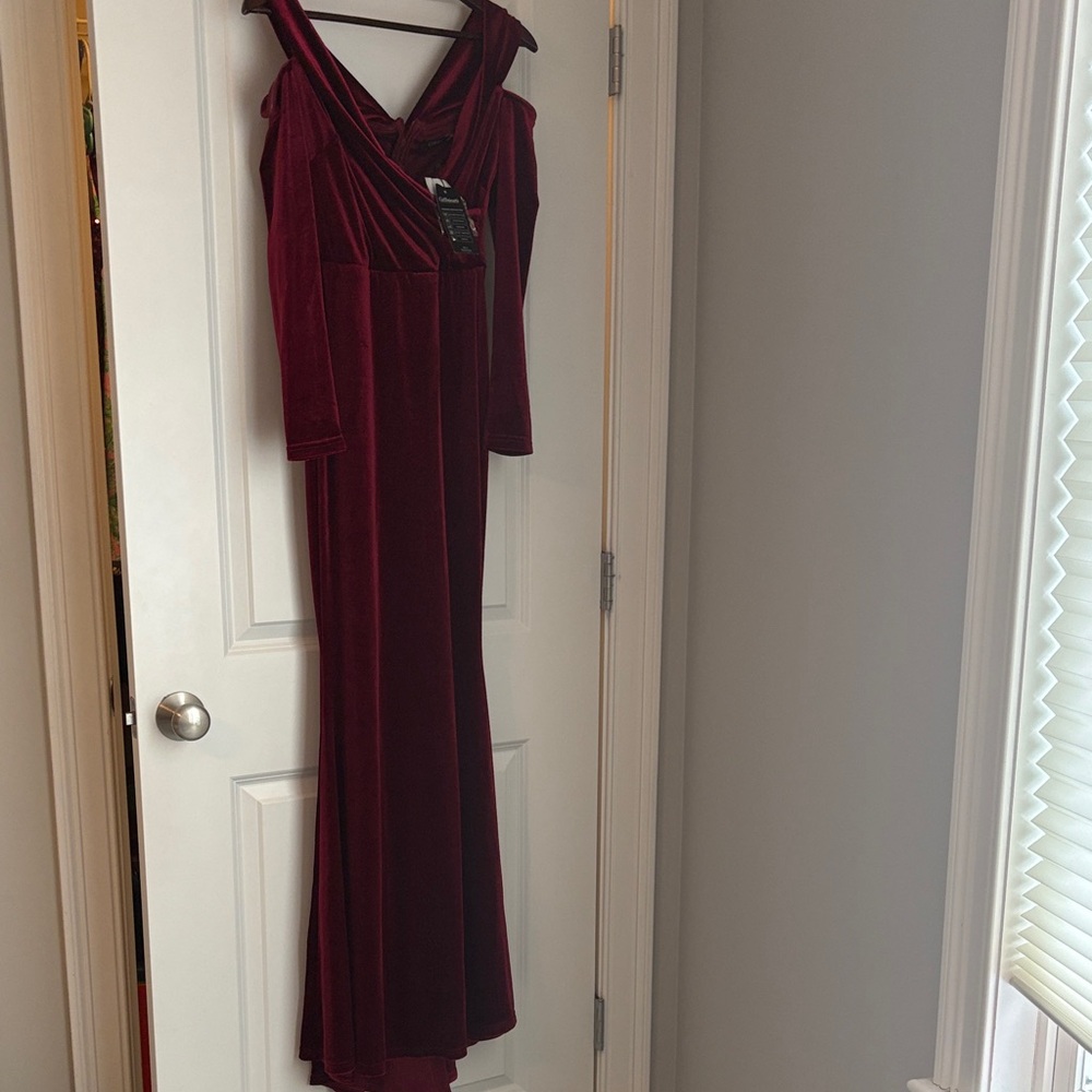 Luxurious Long Sleeve Velvet Dress in Deep Red